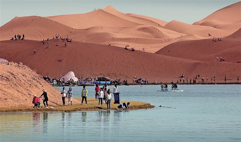 乌兰布和沙海湖