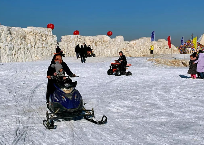 乌海湖畔掀起冰雪旅游热