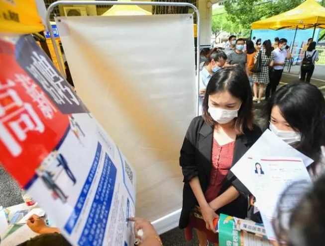 抢抓秋招就业关键期 6场校园招聘会提供近5万个岗位