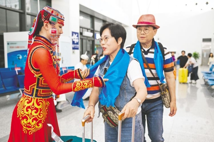 韩国首尔仁川—中国呼和浩特旅游包机来了 首批180多名游客将畅游北疆