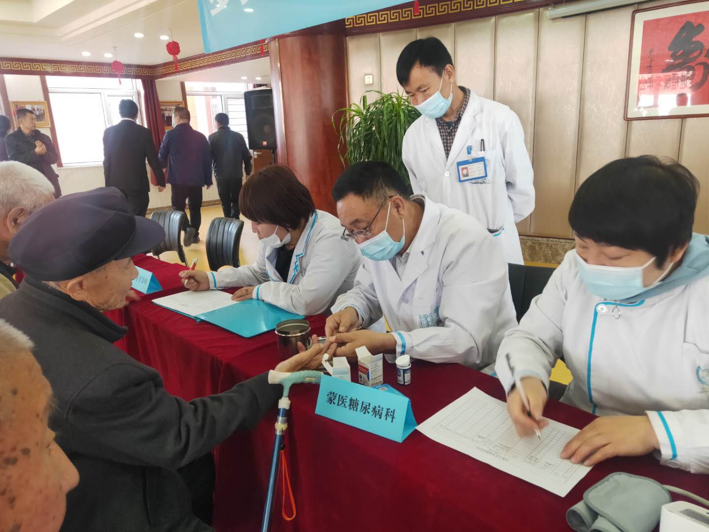 岁又重阳送健康  铸牢温暖共同体 ——内蒙古忽思慧蒙医医院重阳节送健康义诊活动  
