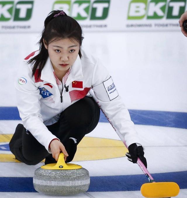 女子冰壶世锦赛第二日中国队两战一胜一负