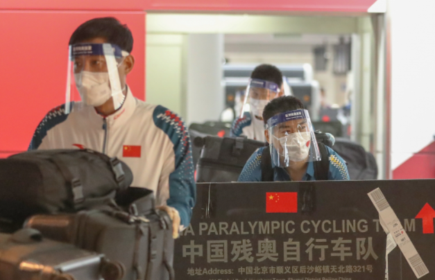 中国残奥代表团首批队伍抵达东京　