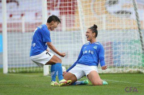 中国足协女超联赛争冠组：王霜传射建功 武汉大胜上海