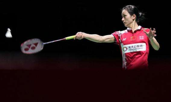 羽毛球世锦赛：何冰娇、张艺曼摘铜