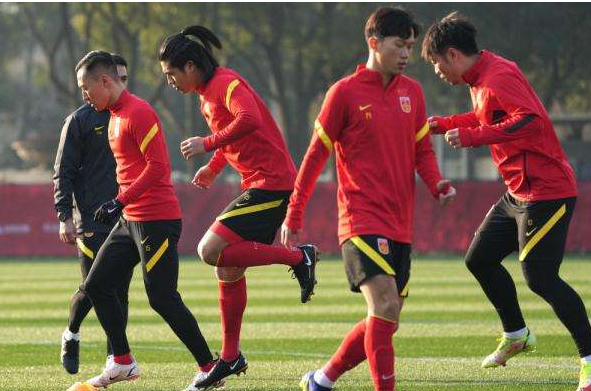 中国男足再次出征12强赛 前往东京迎战日本队