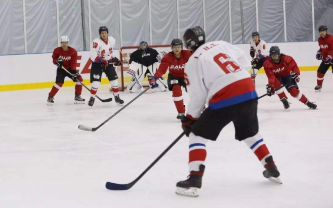 这座东北城市何以偏爱冰球？