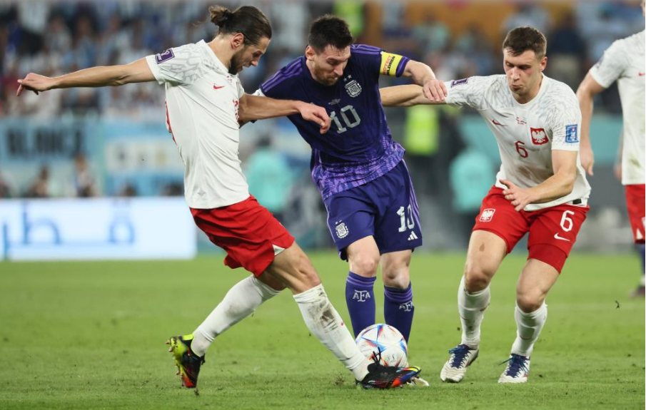 梅西失点 阿根廷胜波兰两队携手小组出线